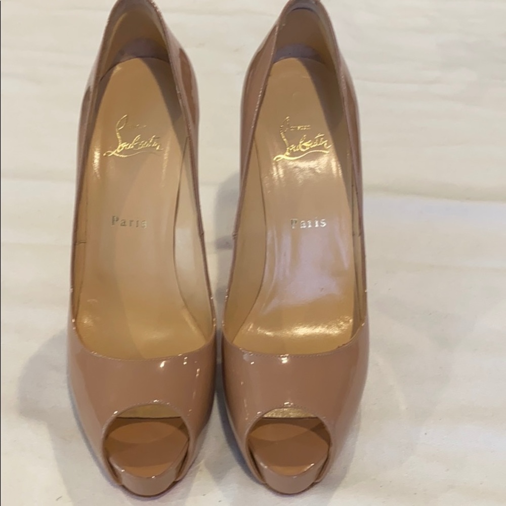 Christian Louboutin Sz-40.5 tan patent platforms